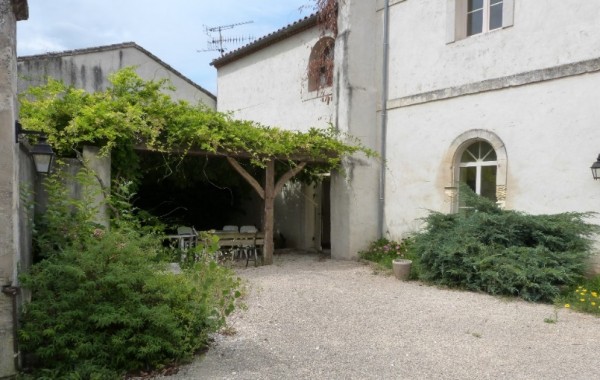 espace de promenade ou de repos agréable et ombrag